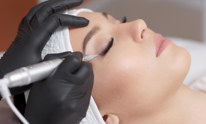 Woman suffers ‘ripped eyelids’ from semi-permanent eyeliner tattoo